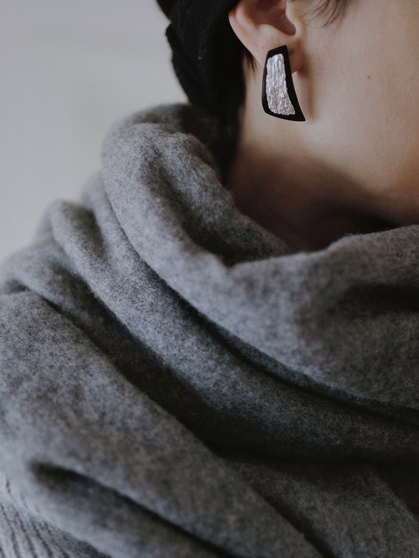 Li Realm Moon Ebony Boat Shadow Earring Ebony Ear Stud Silver Palladium Plated