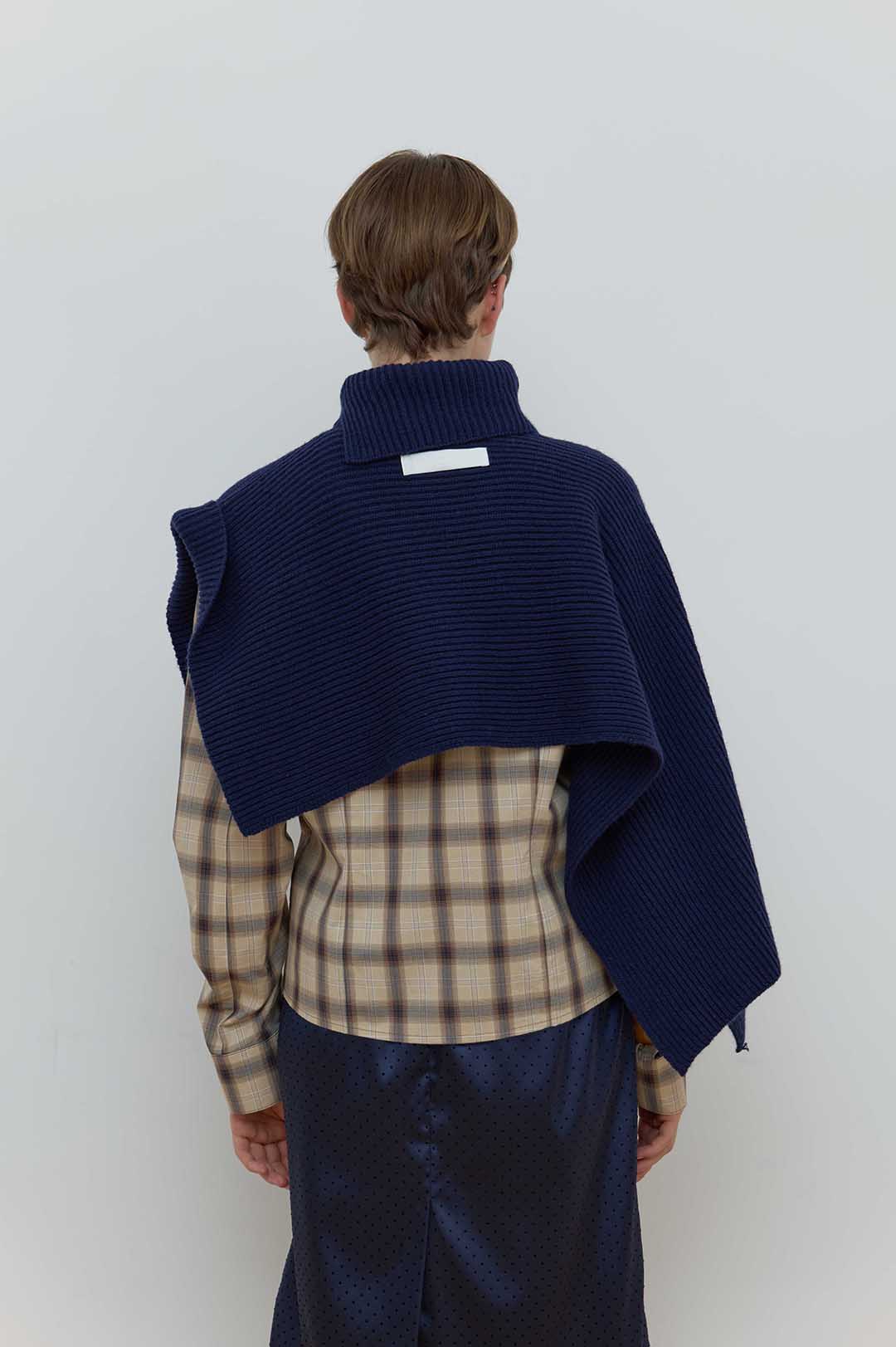 SLIT WOOL KNIT CAPE NAVY