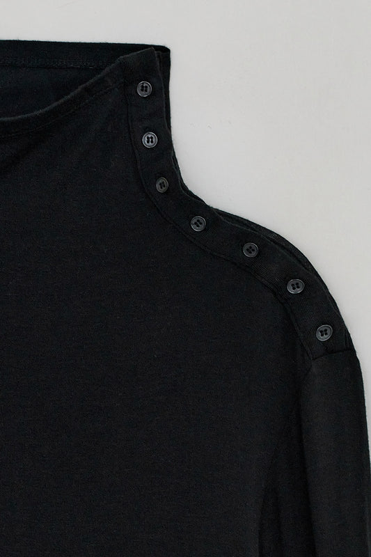 DIAGONAL BUTTON SLIT TOP-BLACK