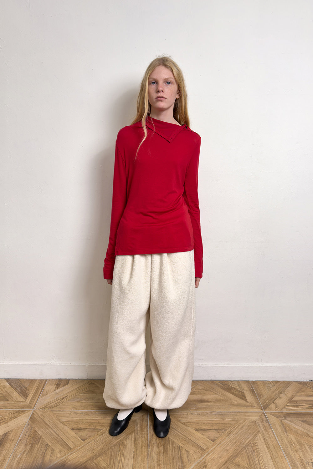 DIAGONAL BUTTON SLIT TOP-RED