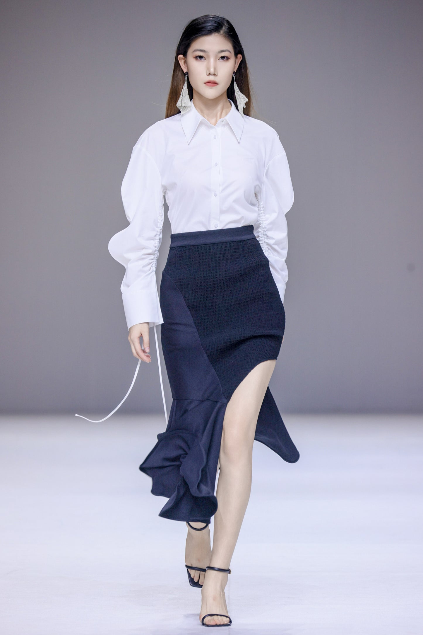 Chasing Light Series - Silver Folding Mesh Earrings