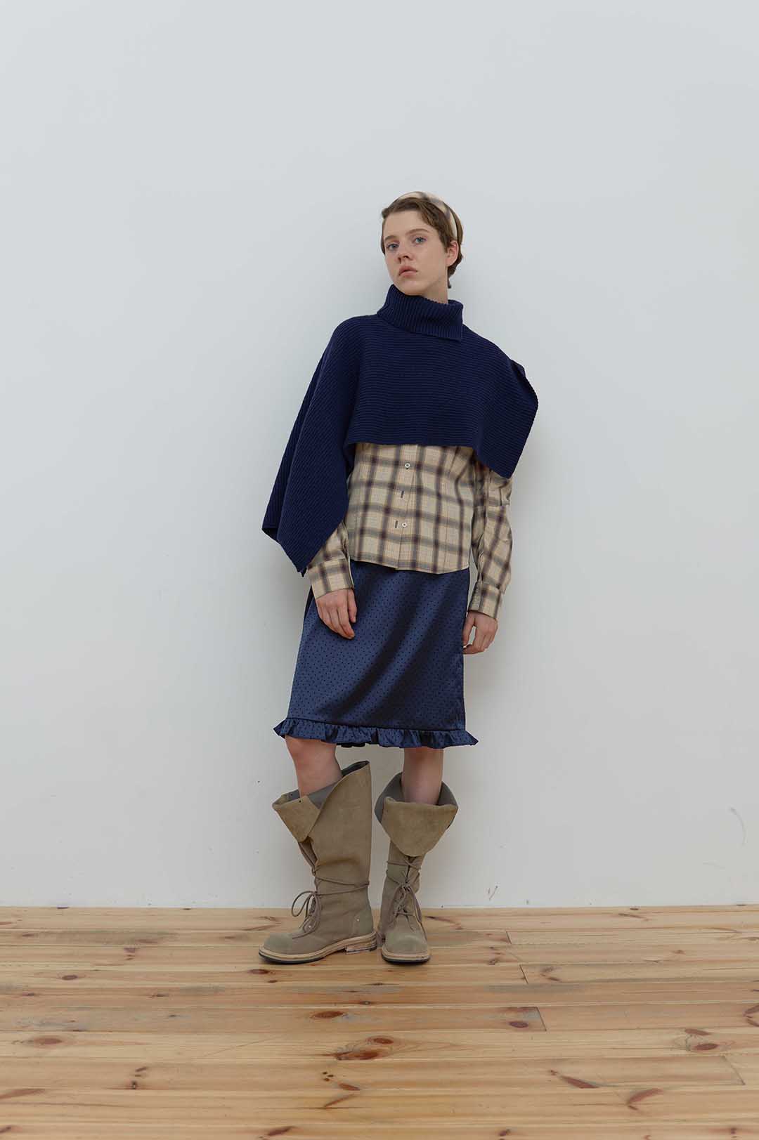 SLIT WOOL KNIT CAPE NAVY