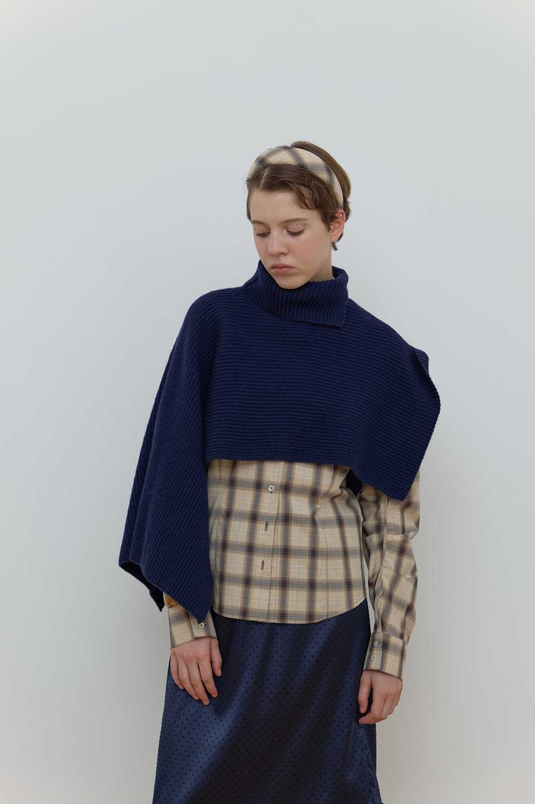 SLIT WOOL KNIT CAPE NAVY