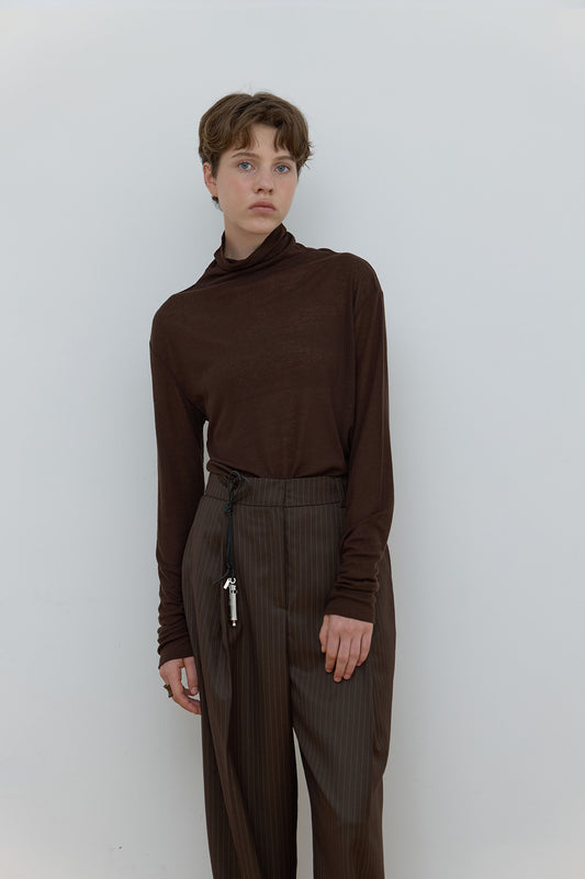 BASIC TURTLE NECK TOP LIGHT BROWN