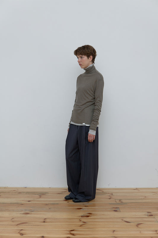 BASIC TURTLE NECK TOP LIGHT KHAKI