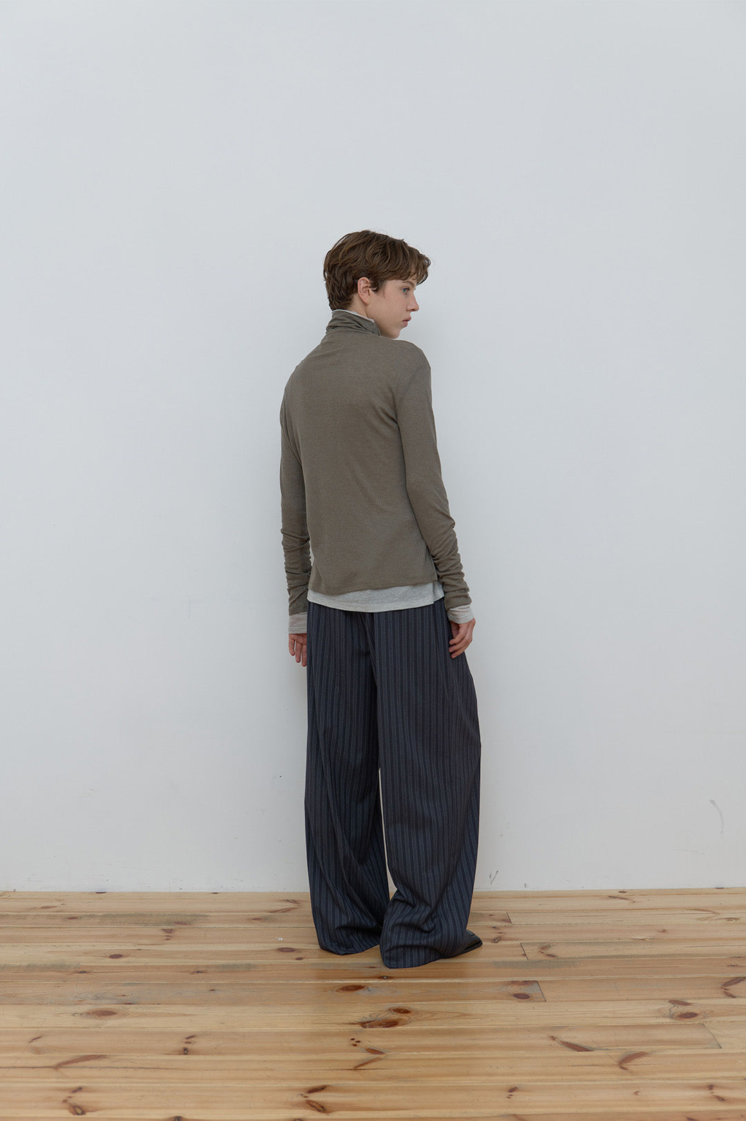 BASIC TURTLE NECK TOP LIGHT KHAKI