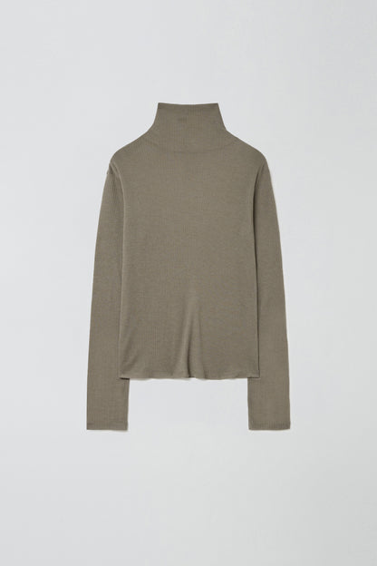 BASIC TURTLE NECK TOP LIGHT KHAKI
