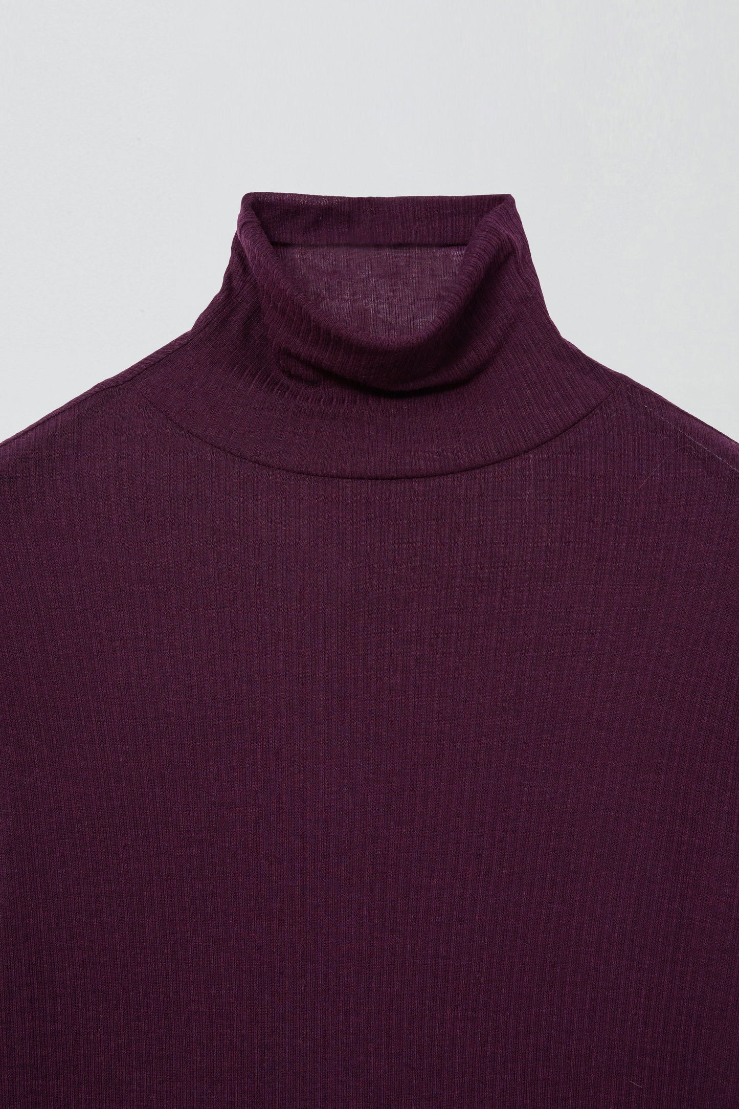 BASIC TURTLE NECK TOP LIGHT PURPLE