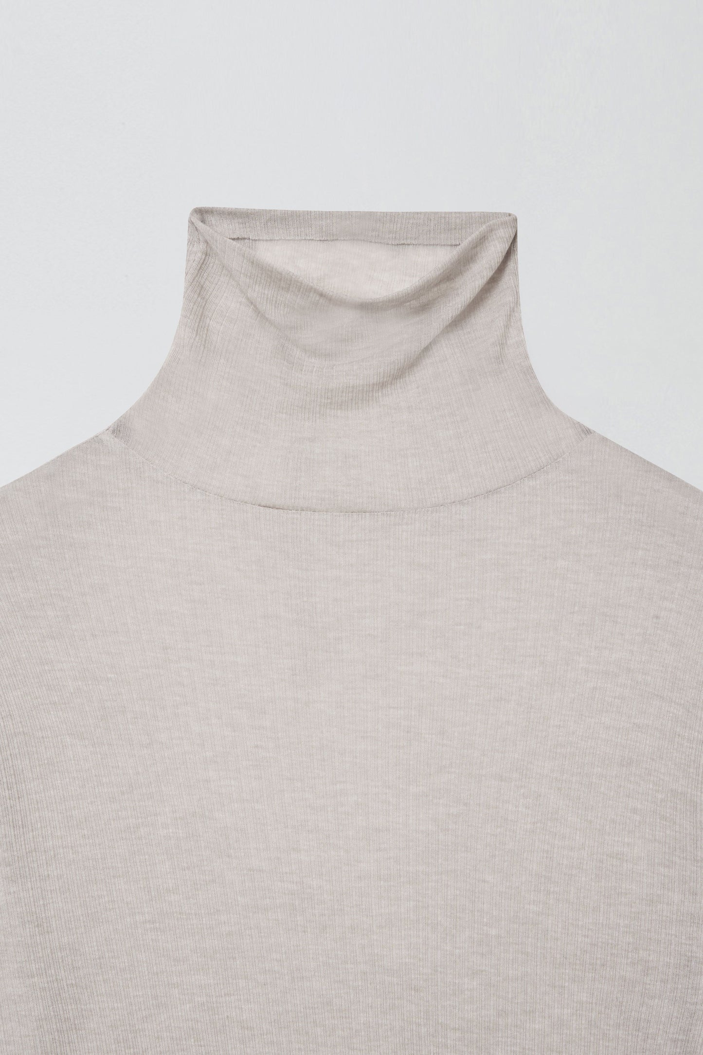 BASIC TURTLE NECK TOP LIGHT GREY