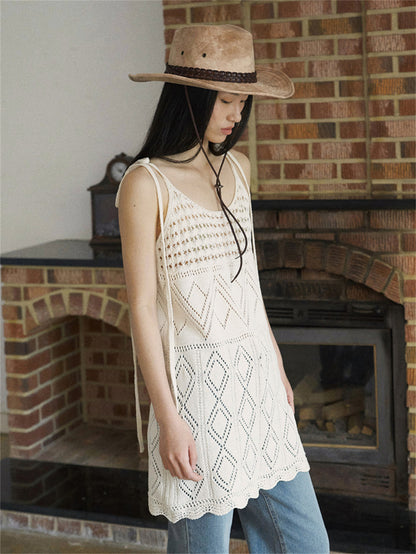 CROCHET SLEEVELESS SWEATER