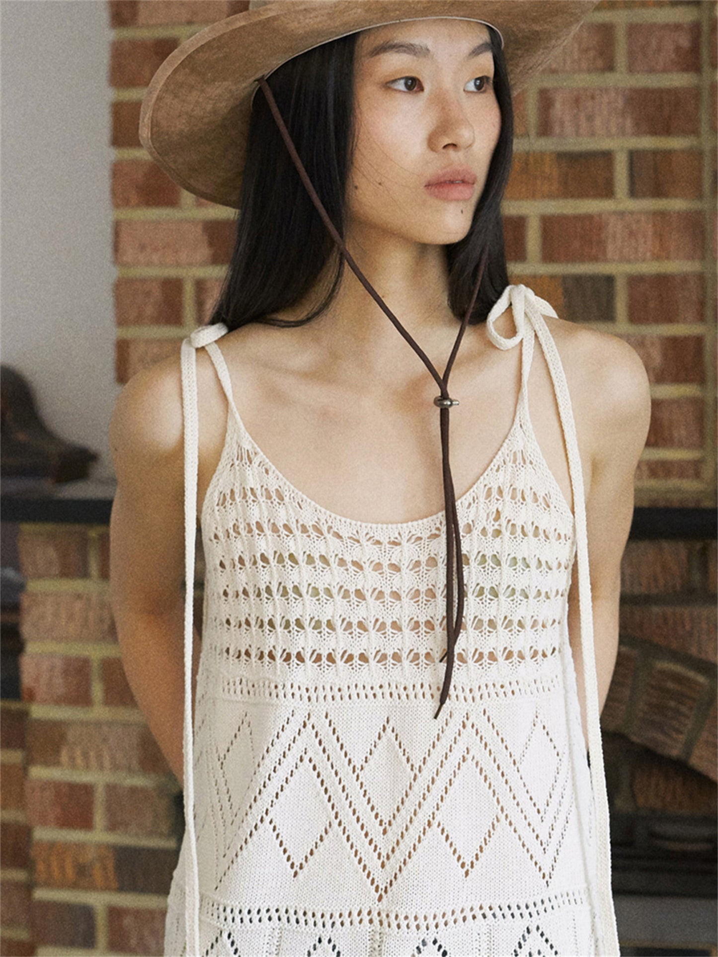 CROCHET SLEEVELESS SWEATER