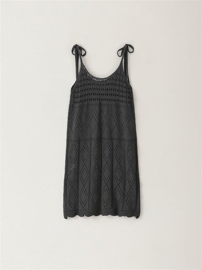 CROCHET SLEEVELESS SWEATER