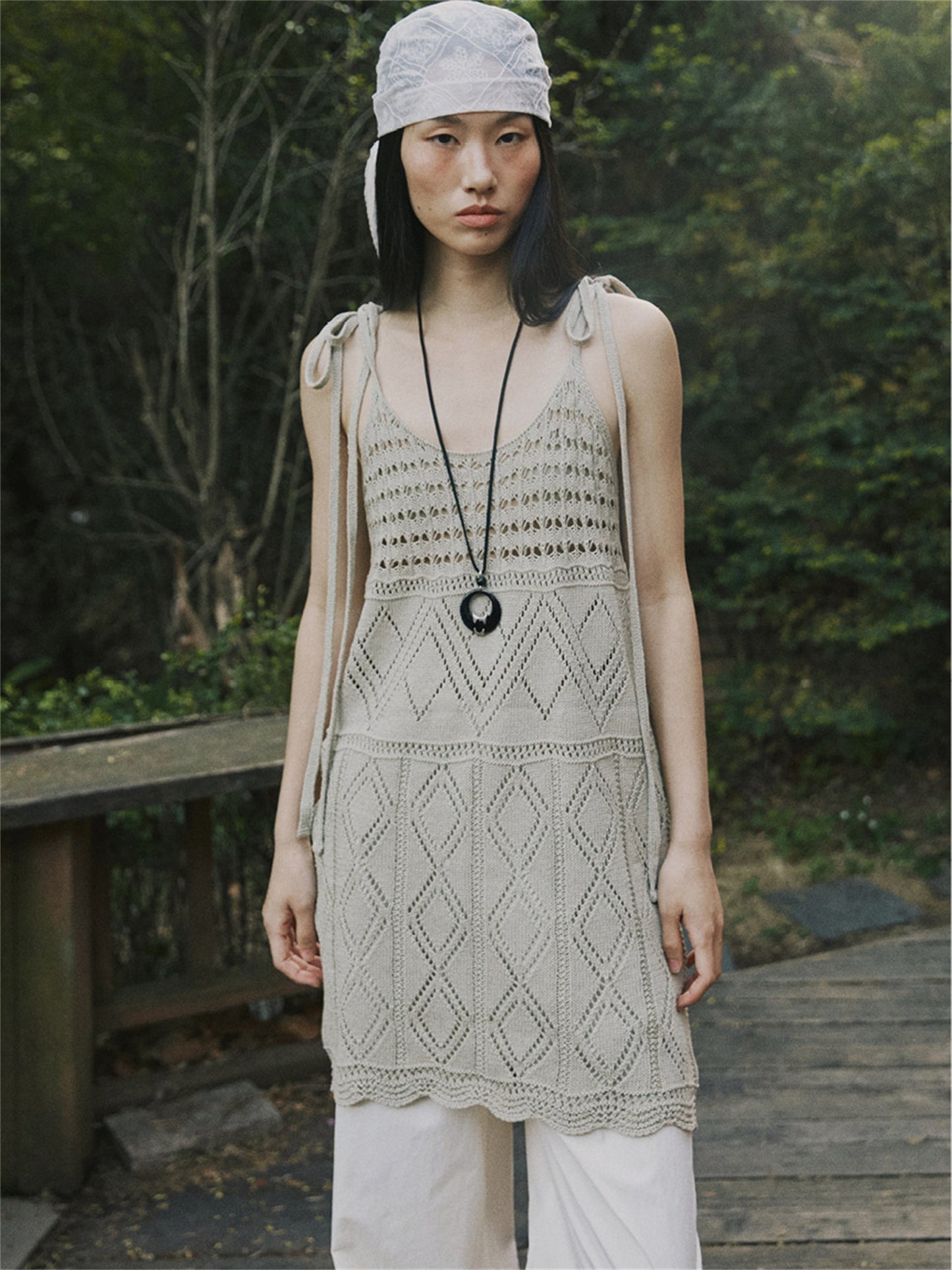 CROCHET SLEEVELESS SWEATER