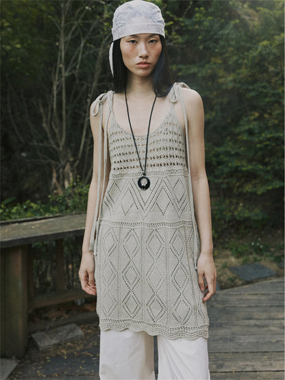CROCHET SLEEVELESS SWEATER