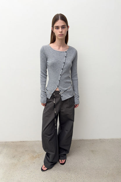 DIAGONAL BUTTON KNIT GREY