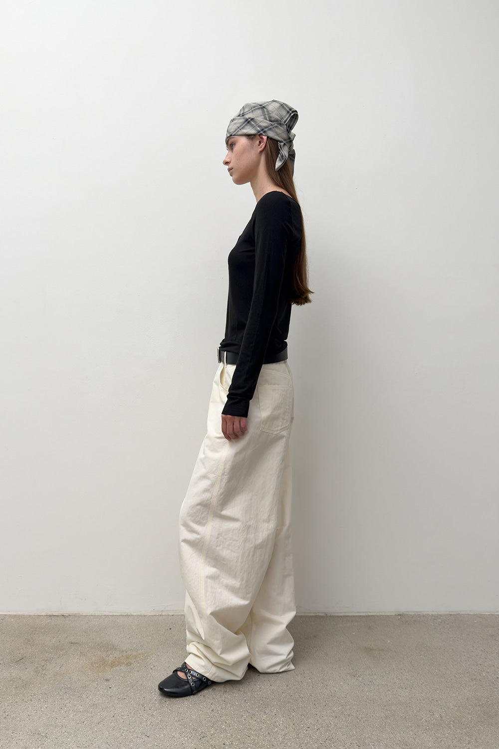 CURVED STURDY TROUSERS