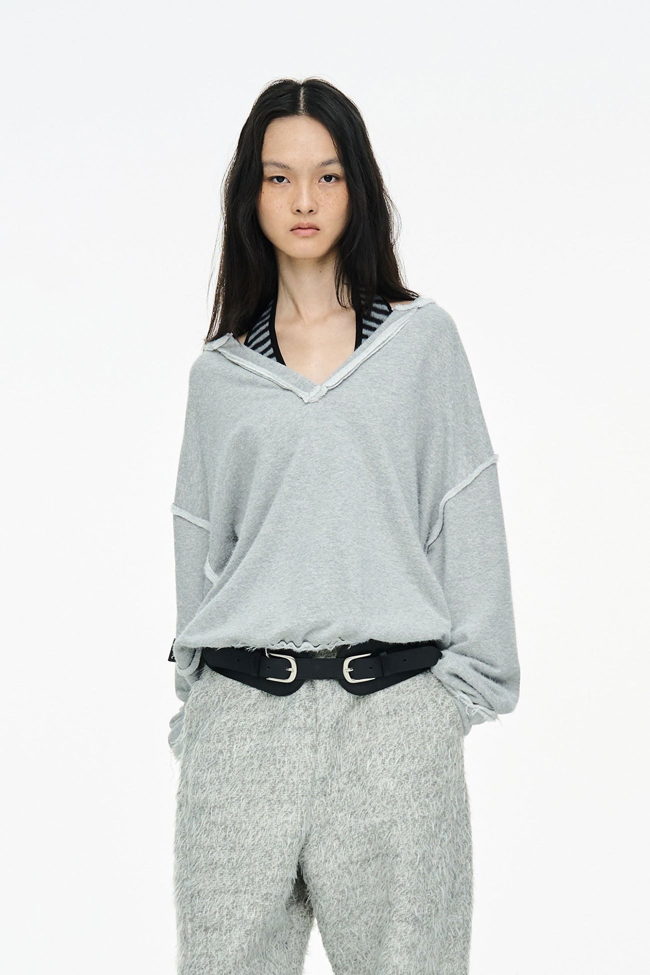 FURRY V-NECK SWEATSHIRT / GRAY