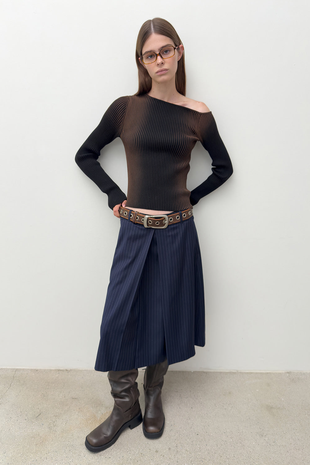 ONE OFF SHOULDER SPRAY KNIT