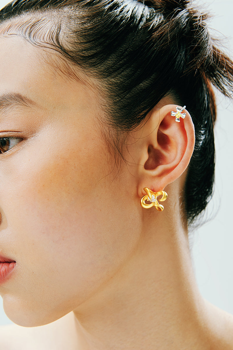 Blooming Planet-Four-Prong Flower Stud Earrings