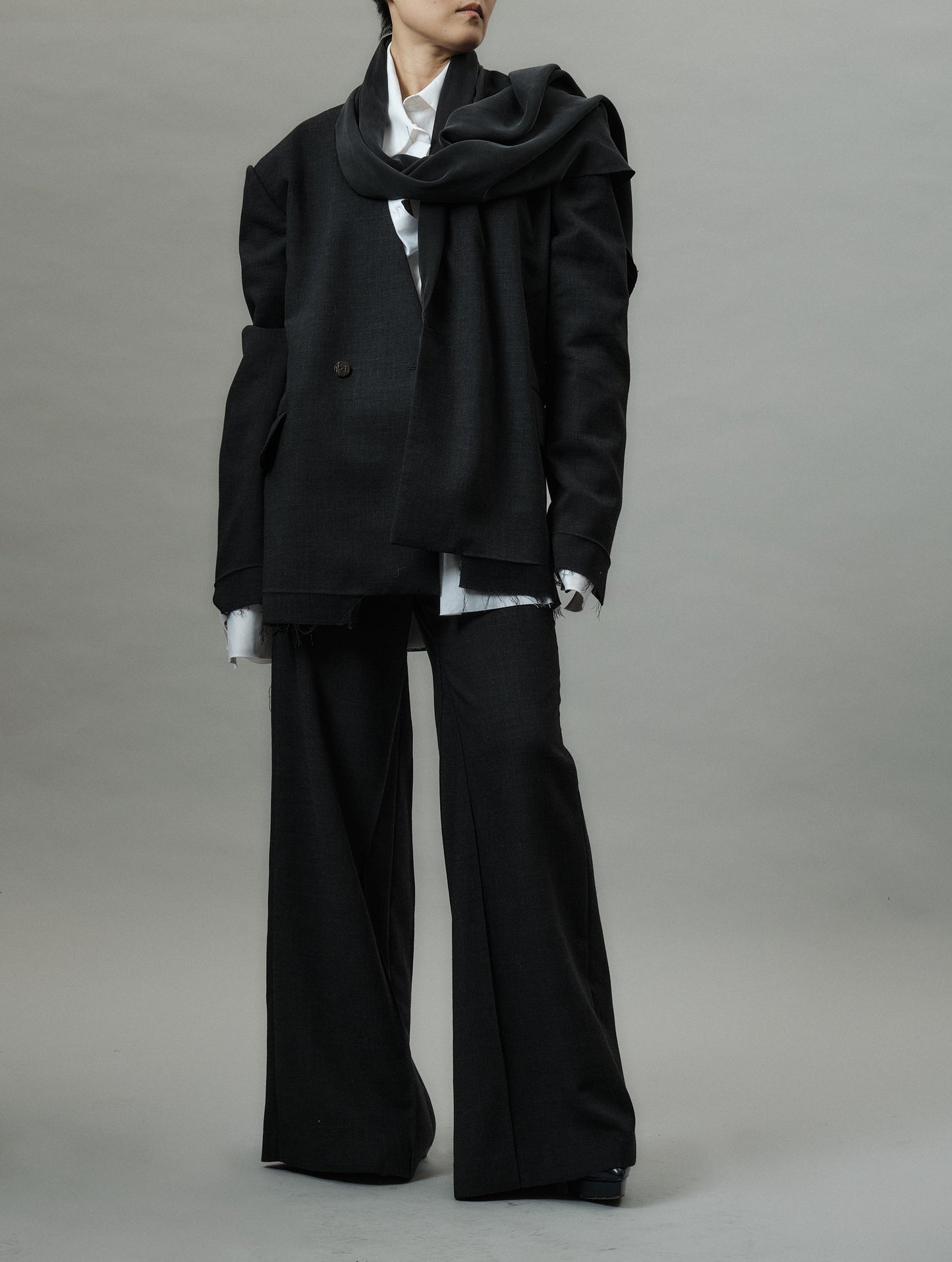 Scarf-shaped Fringe Deep Gray Suit