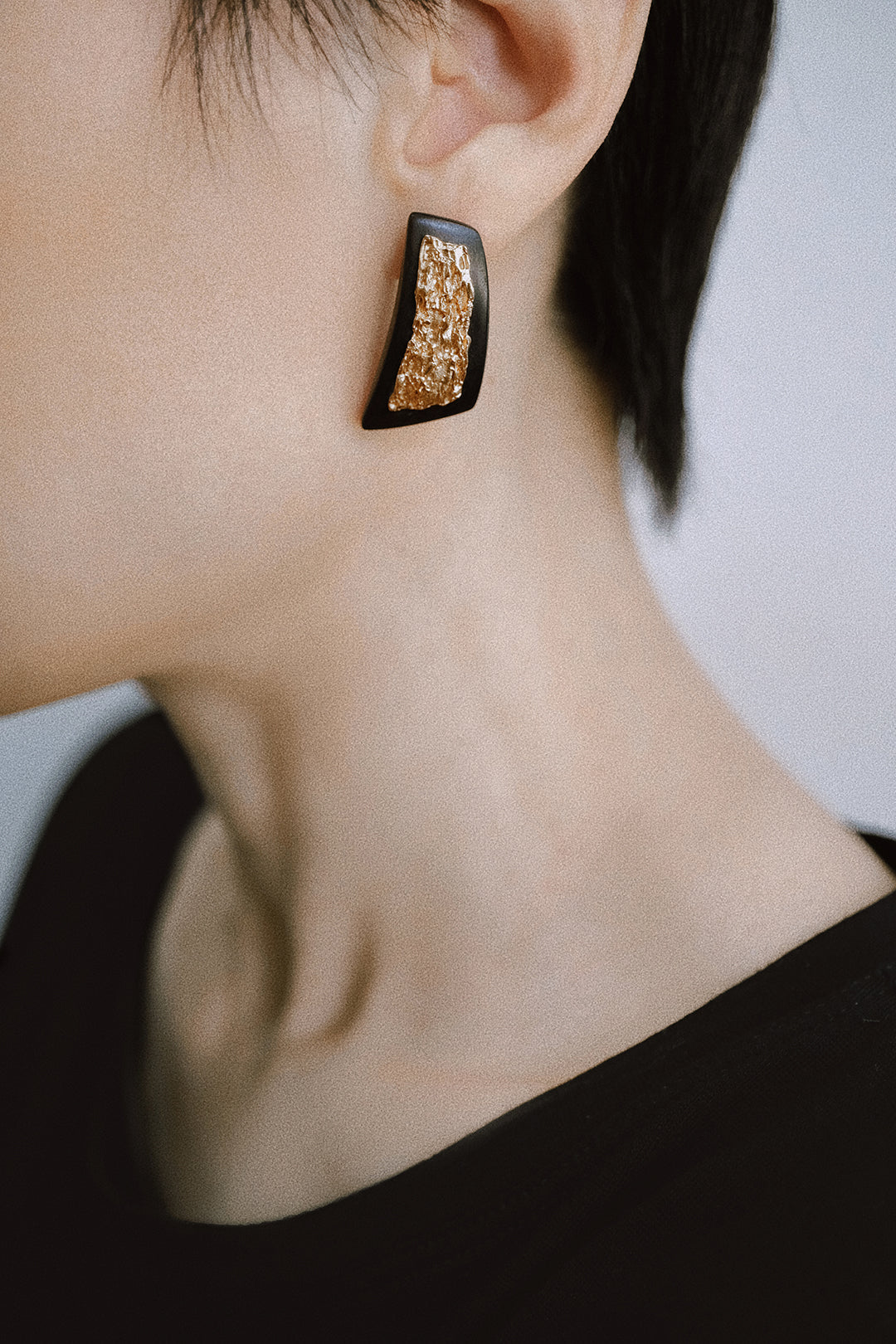 Li Realm Moon Ebony Boat Shadow Earring Ebony Ear Stud Silver 23K Thick Gold Plated