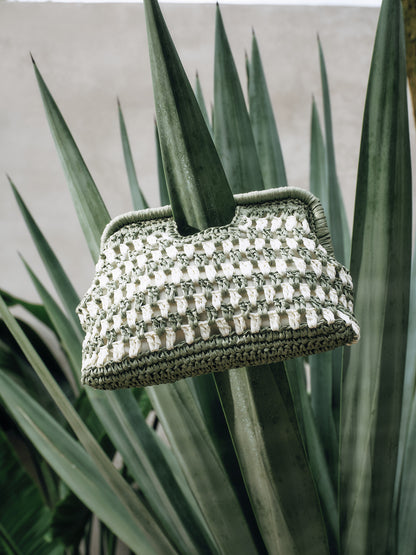 Cloud-shaped Straw Clutch Bag