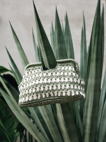 Cloud-shaped Straw Clutch Bag