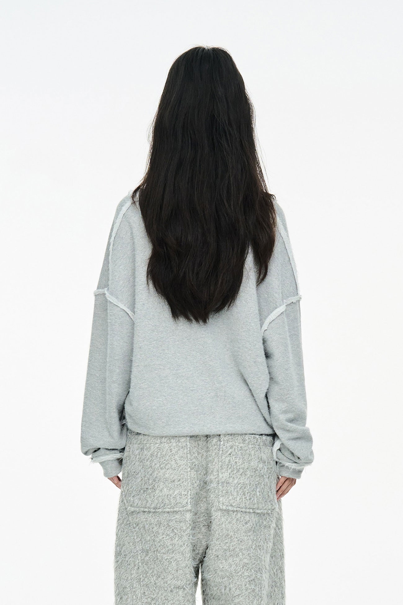 FURRY V-NECK SWEATSHIRT / GRAY