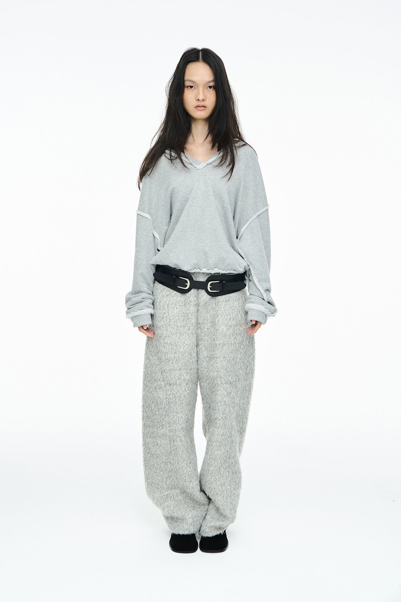 FURRY V-NECK SWEATSHIRT / GRAY