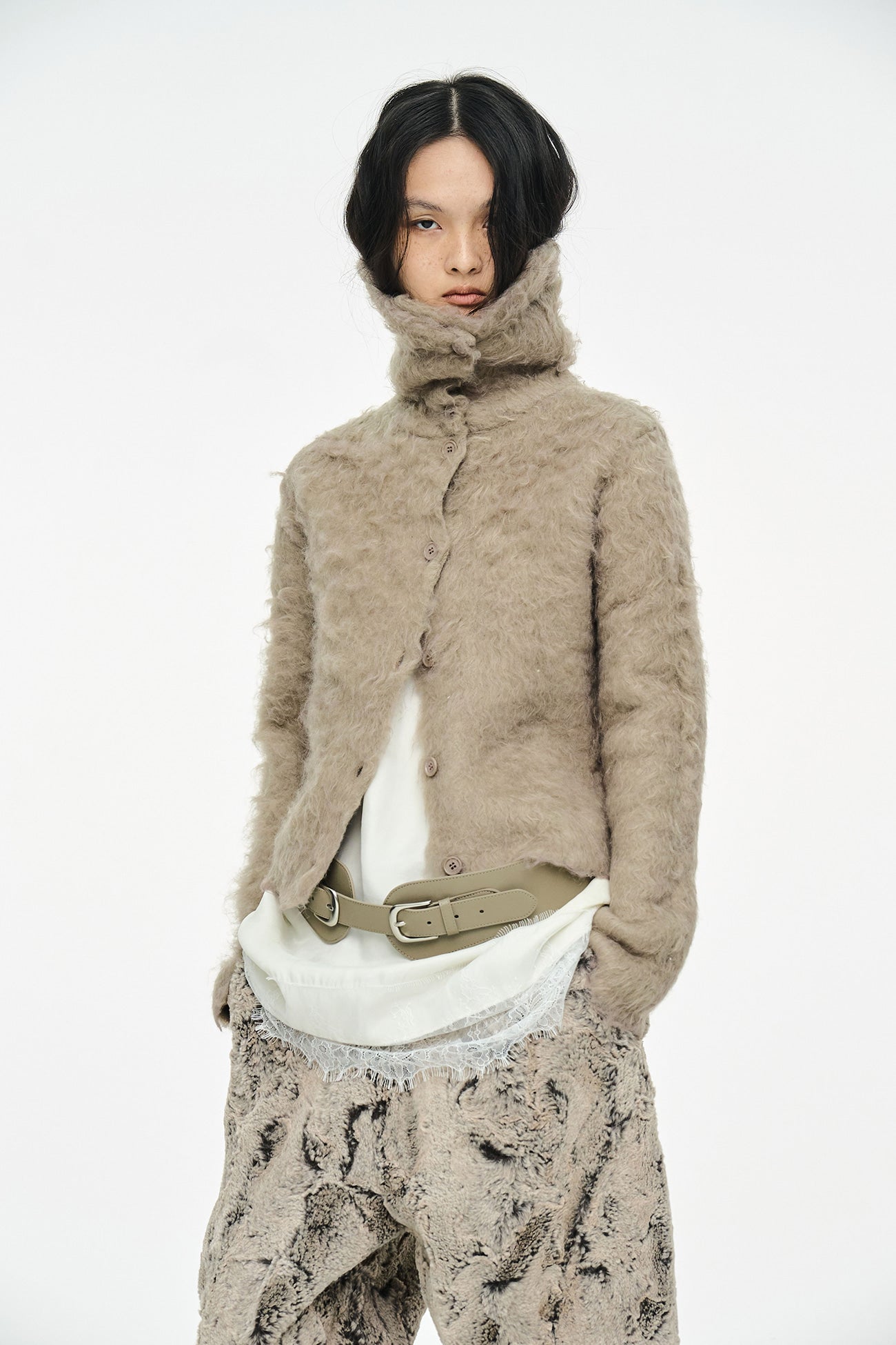 HAIRY COLLAR CARDIGAN / BEIGE