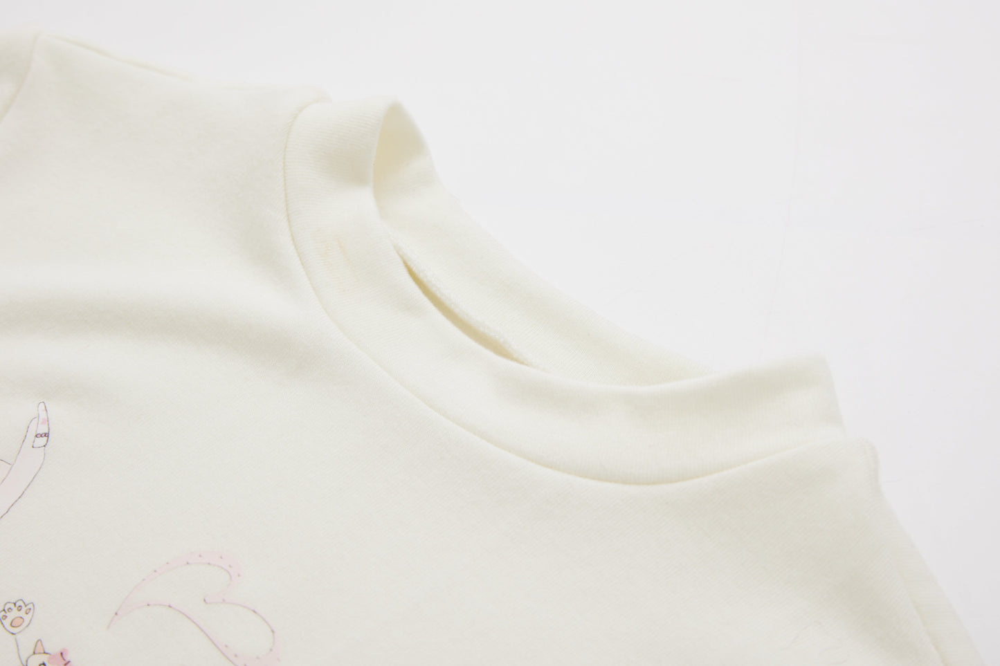 “2000's Nail Salon” White