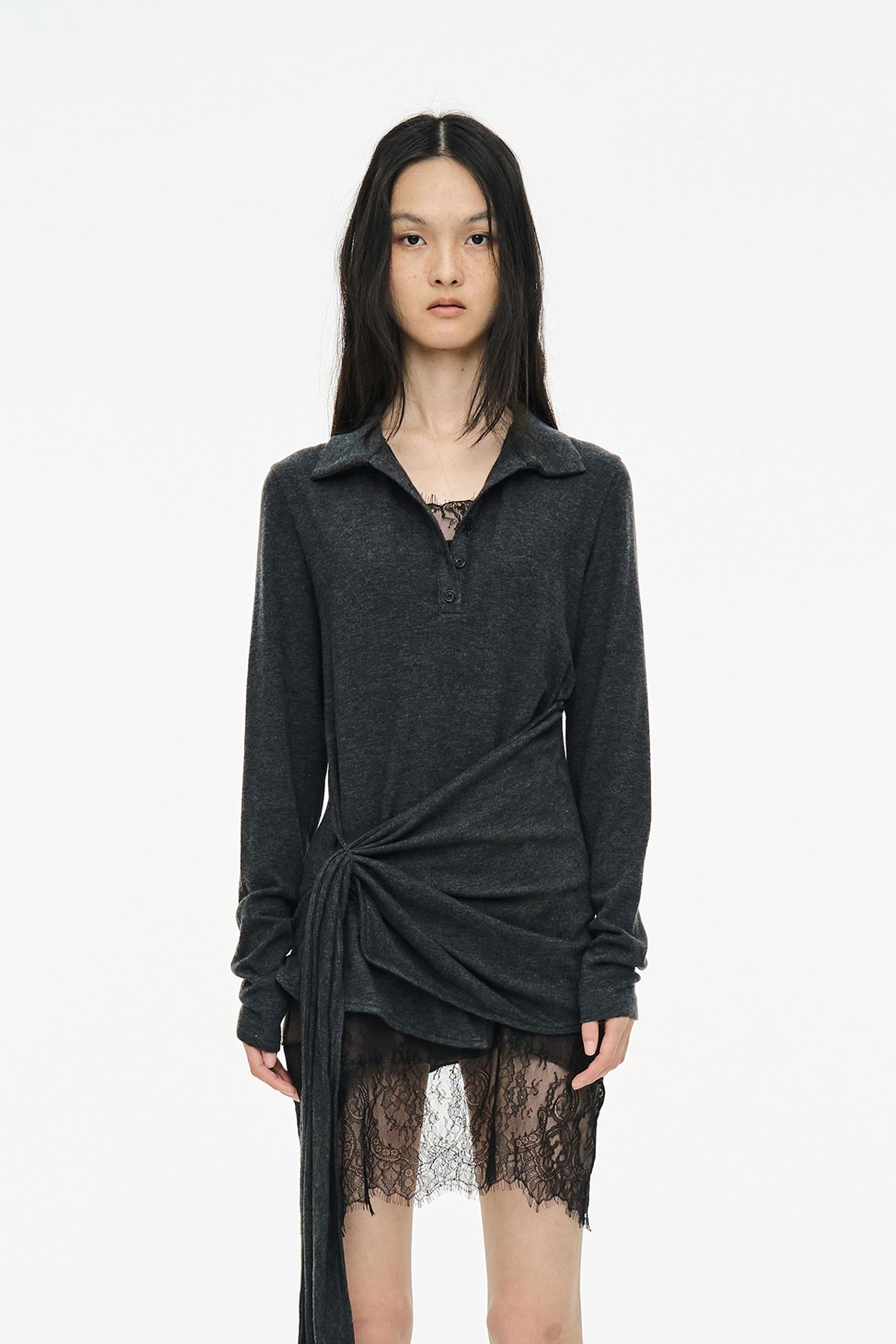 TWIST BUTTON TOP / CHARCOAL