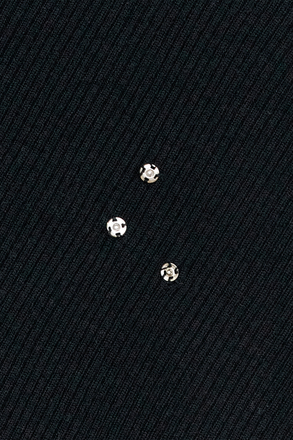 SLIM RIBBED SNAP KNIT BLACK