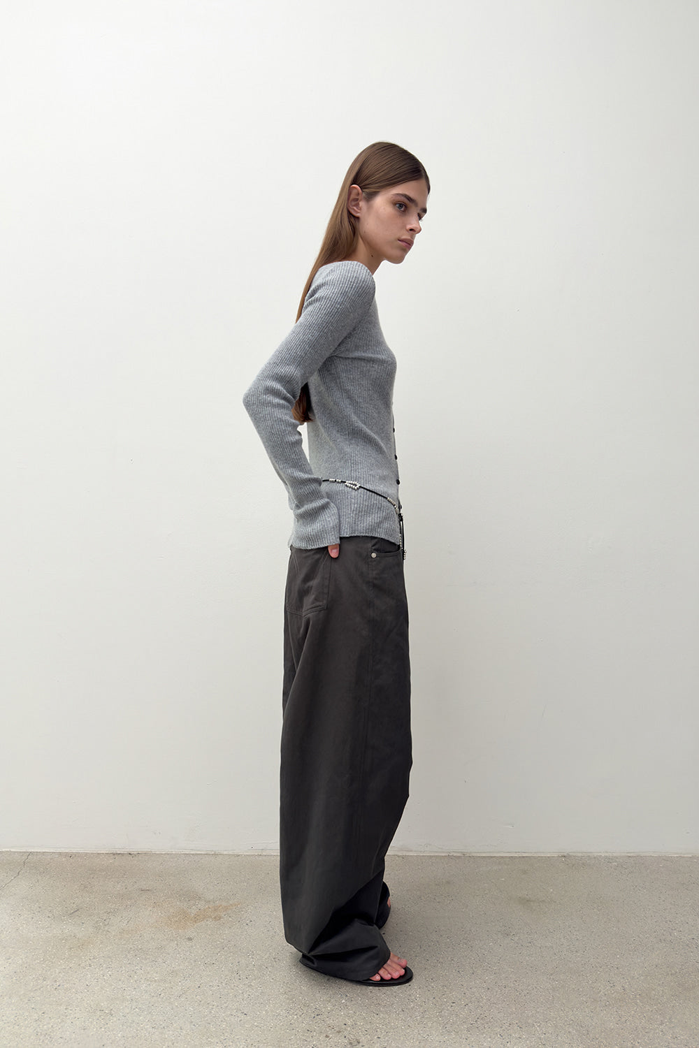 DIAGONAL BUTTON KNIT GREY