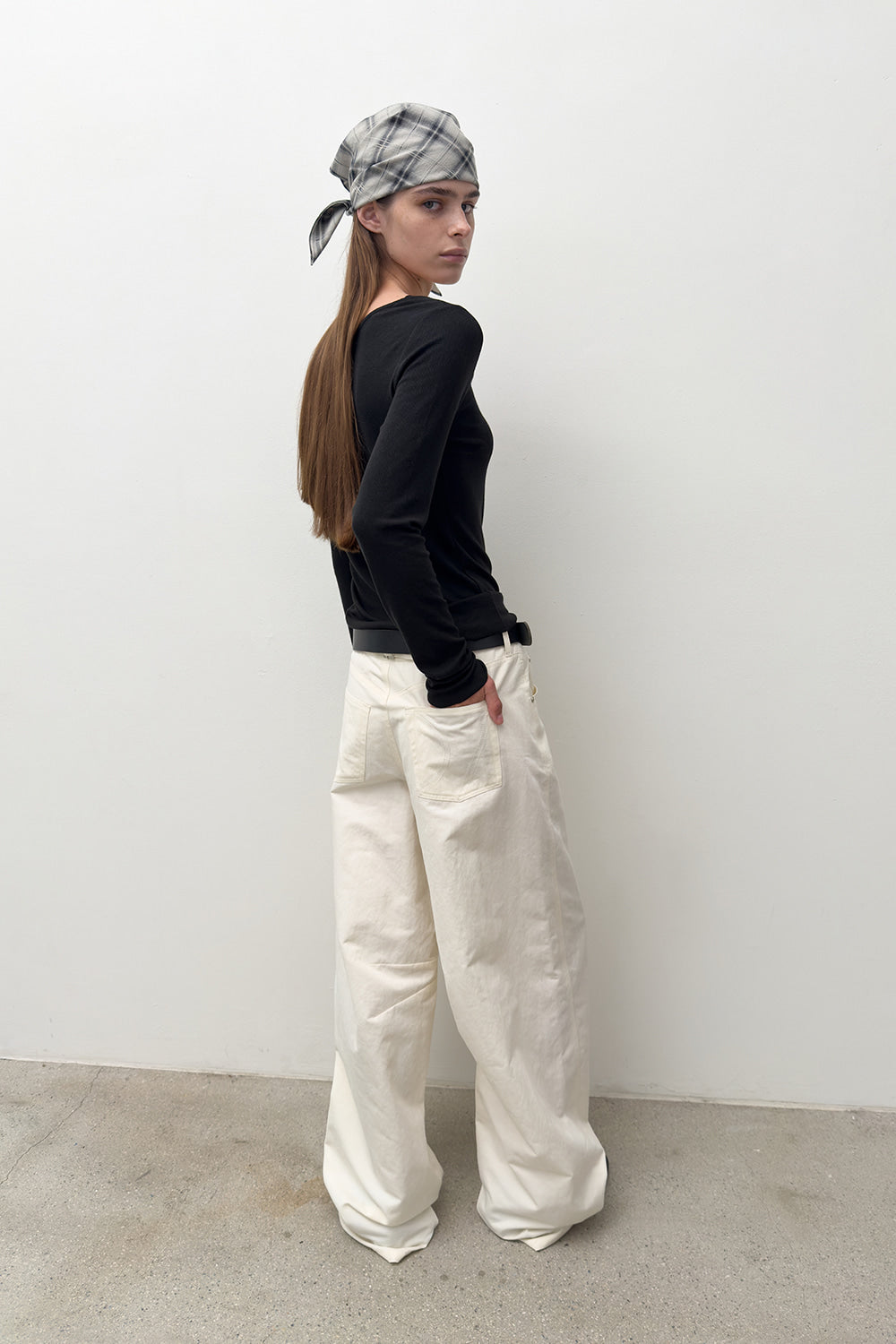 CURVED STURDY TROUSERS