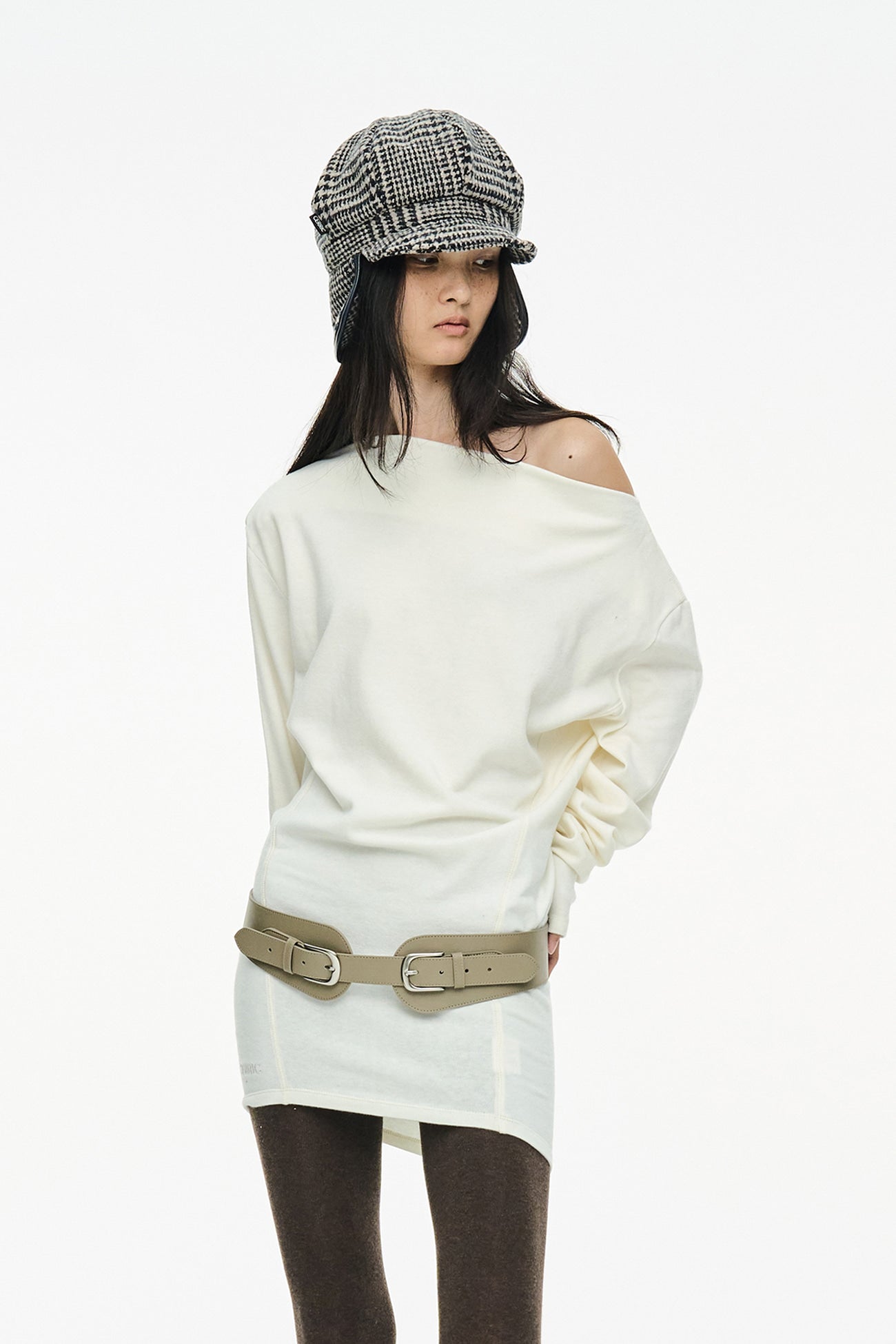 INCISION TAPERED TOP / IVORY