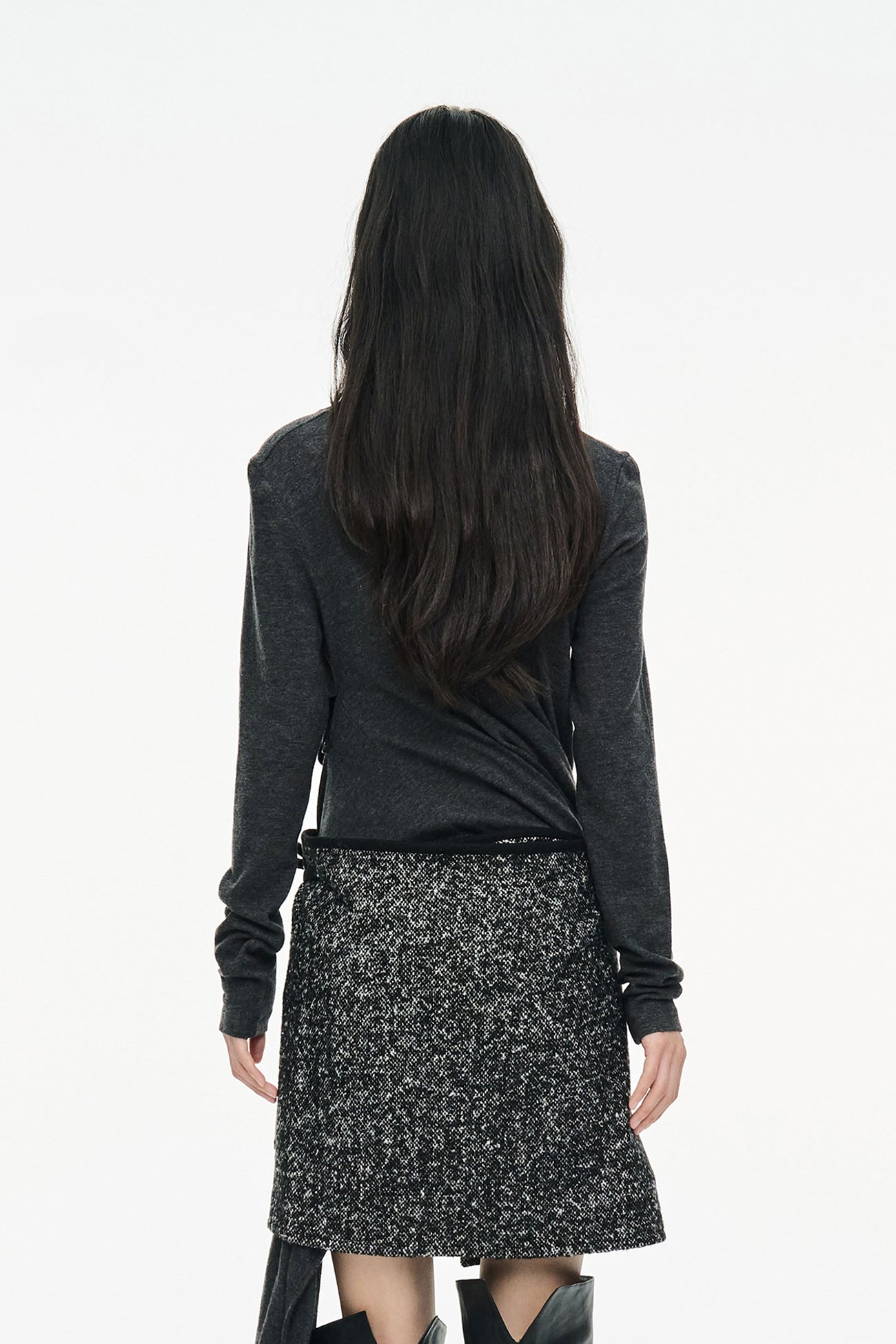 TWIST BUTTON TOP / CHARCOAL