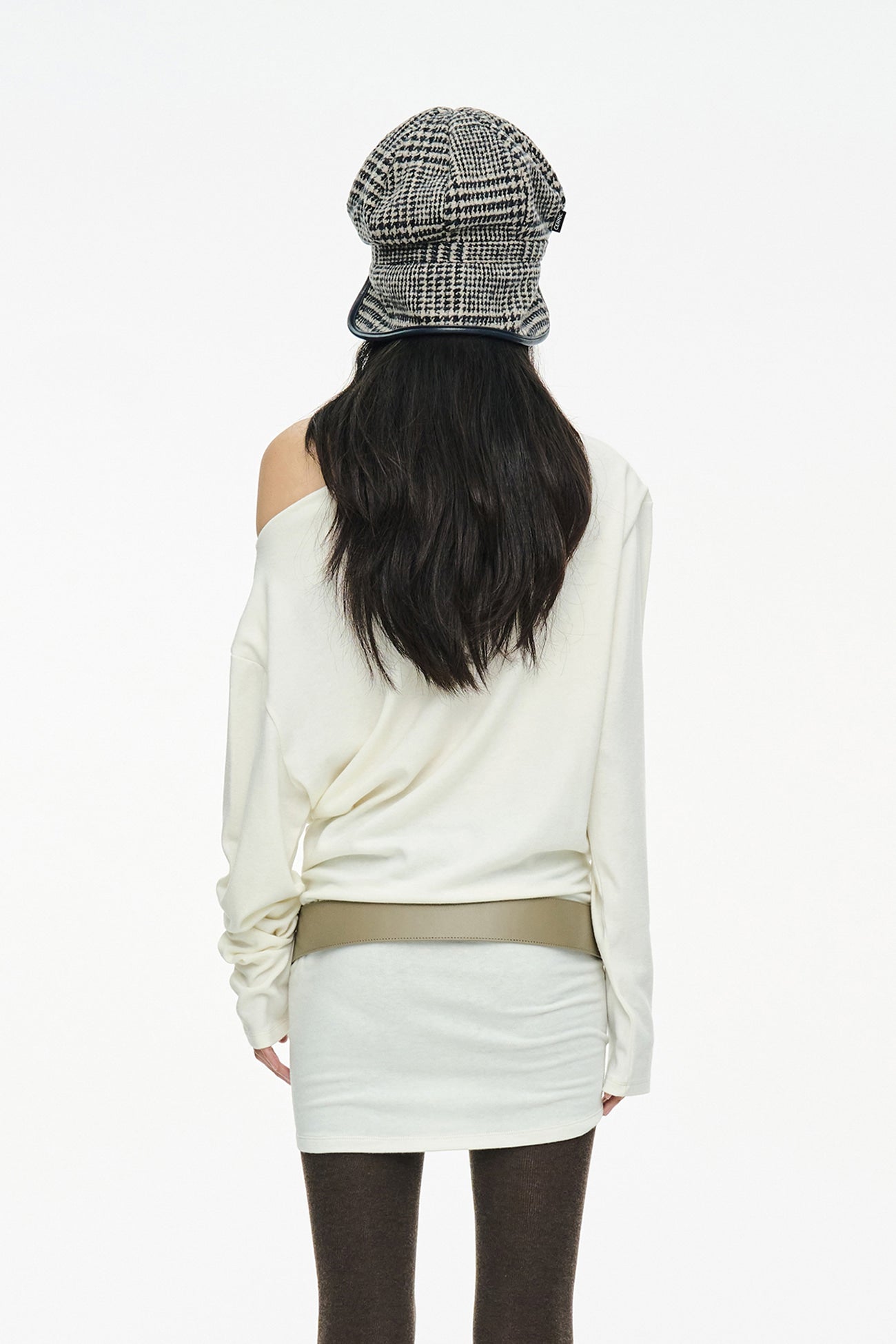 INCISION TAPERED TOP / IVORY