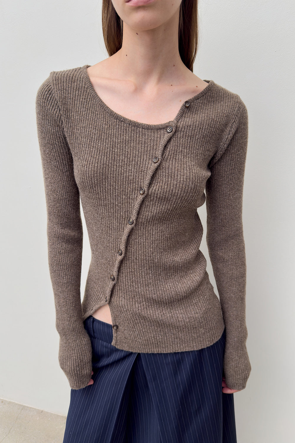 DIAGONAL BUTTON KNIT