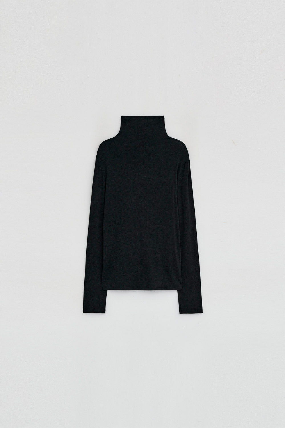 DIAGONAL BUTTON SLIT TOP-BLACK