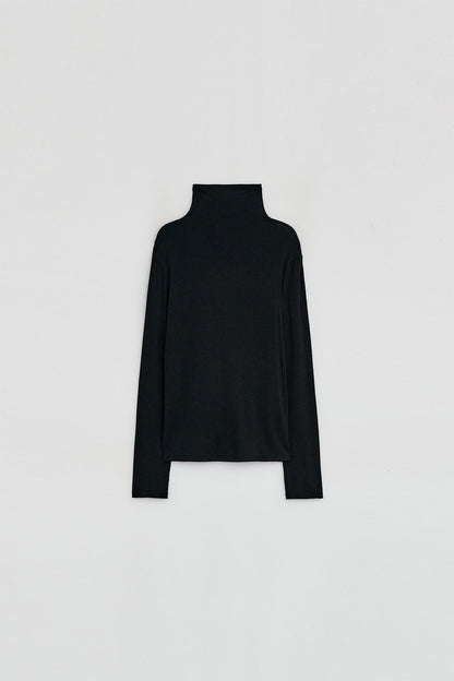 DIAGONAL BUTTON SLIT TOP-BLACK