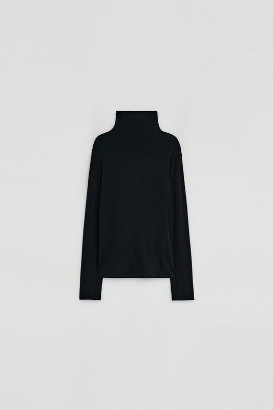 DIAGONAL BUTTON SLIT TOP-BLACK