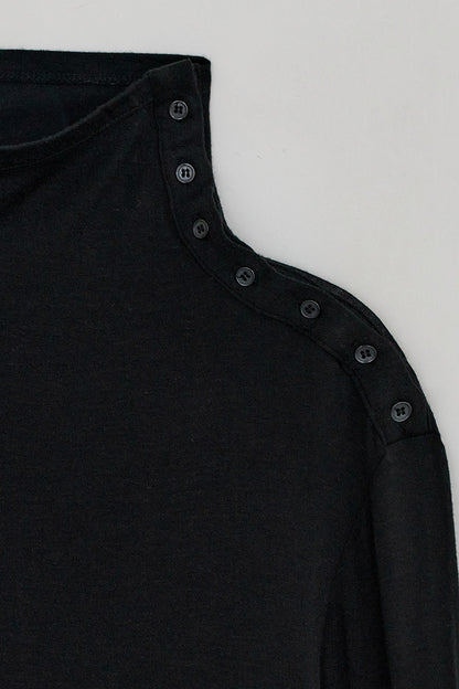 DIAGONAL BUTTON SLIT TOP-BLACK