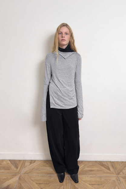 DIAGONAL BUTTON SLIT TOP-GREY