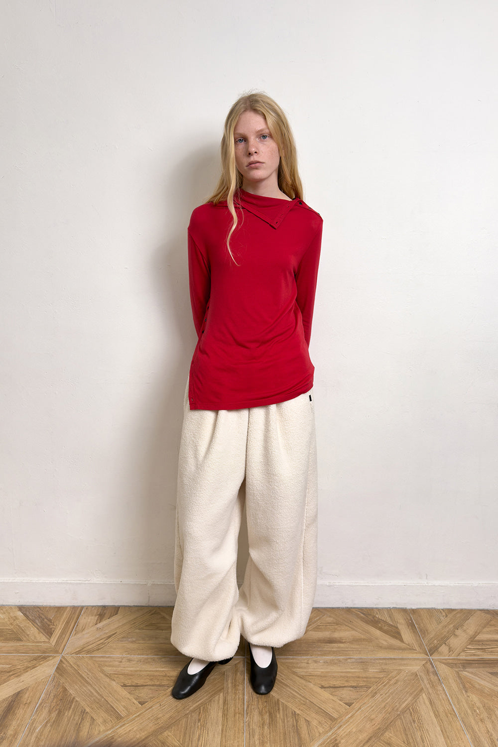 DIAGONAL BUTTON SLIT TOP-RED