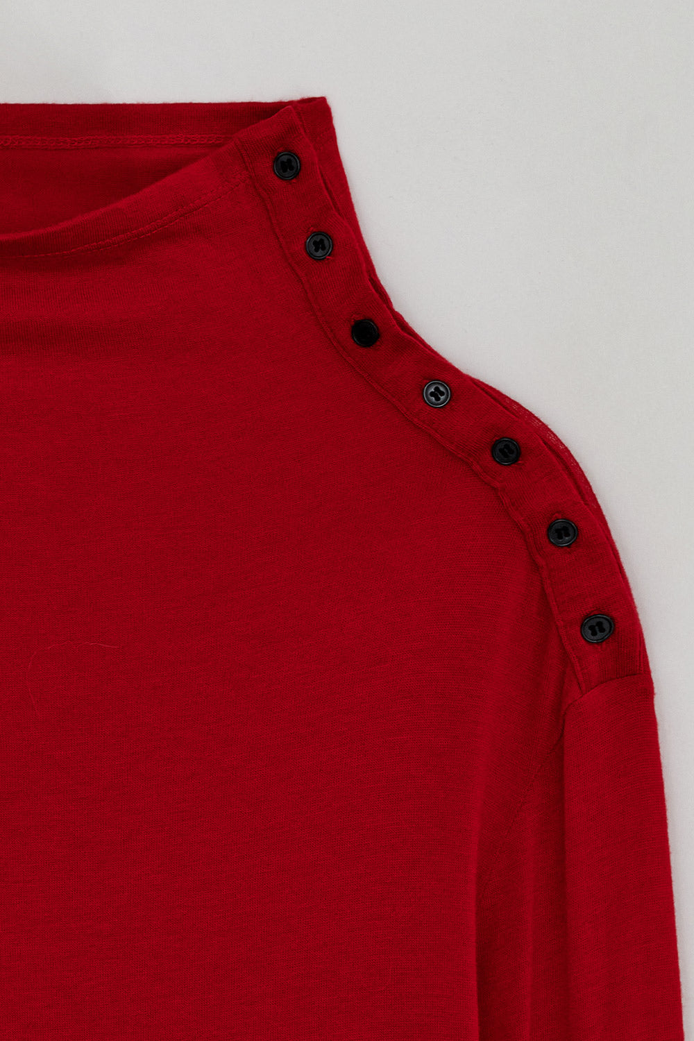 DIAGONAL BUTTON SLIT TOP-RED