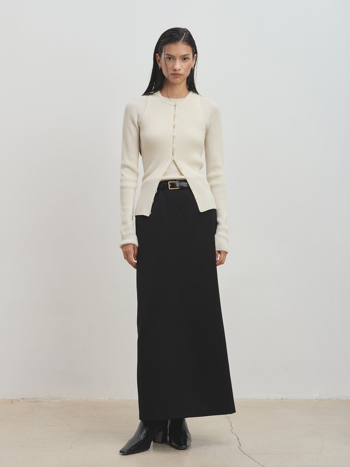 BUTTON RIBBED SLEEVELESS CARDIGAN