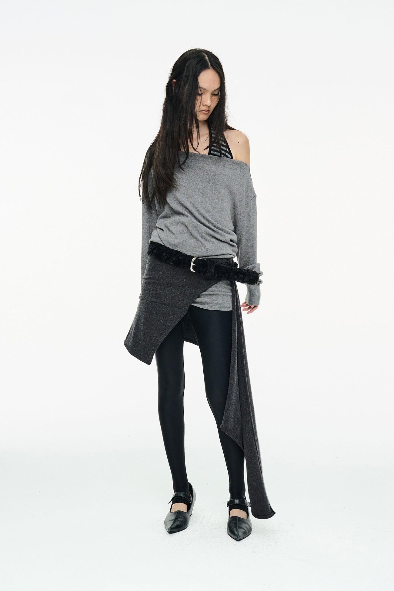 INCISION TAPERED TOP / GRAY