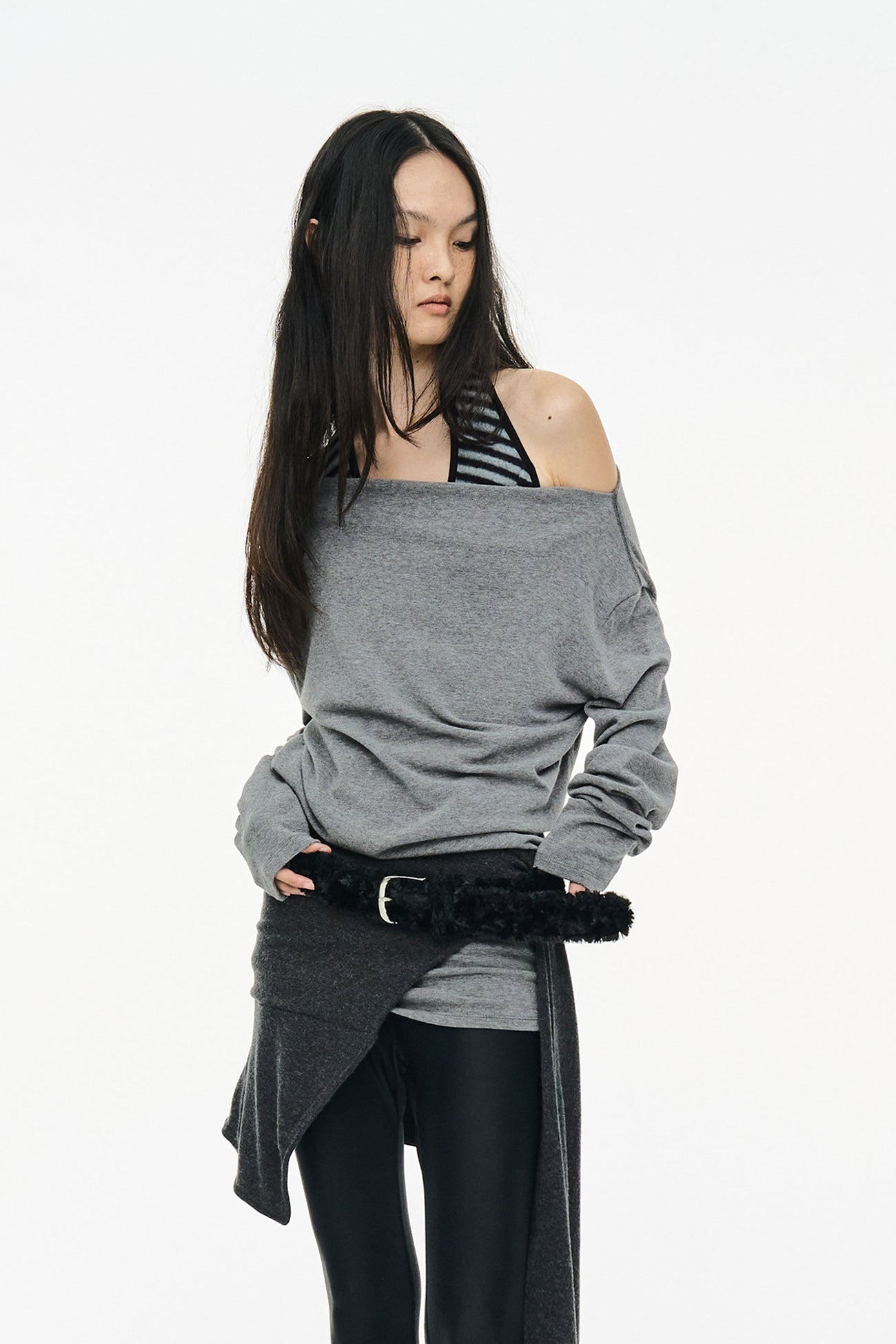 INCISION TAPERED TOP / GRAY