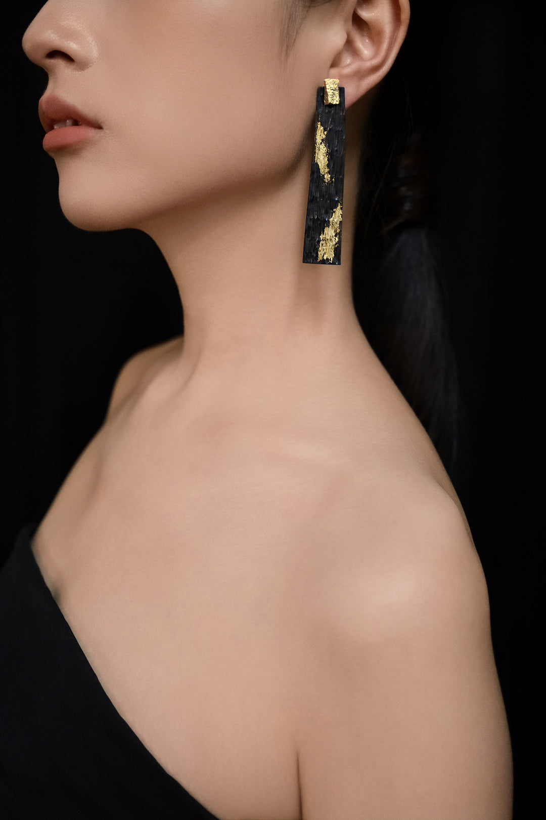 Li Realm Lacquered Gold Snow Ebony Large Earring Gold